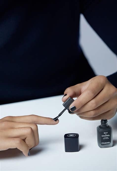 boy de chanel black nail polish